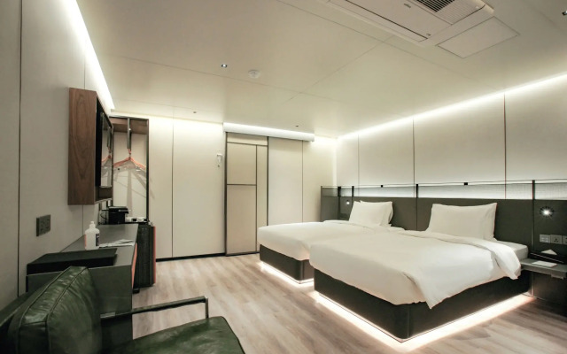 L&L City Hotel