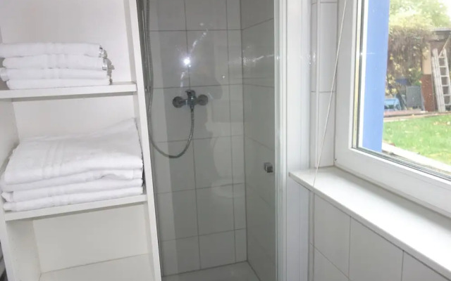Tolstov-Hotels Large 3 Room Apartment with Garden