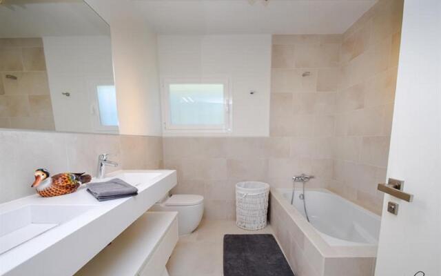 8738 - Great Villa Near Beach & Marbella