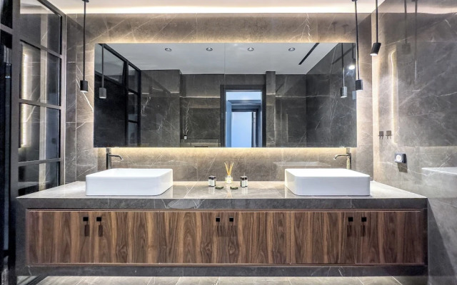 Phaedrus Living Apollo Skyview Penthouse