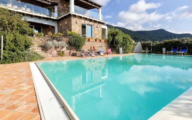 Villa Emmeline fronte mare 5 camere 6 bagni infinity pool WiFi per 12 persone