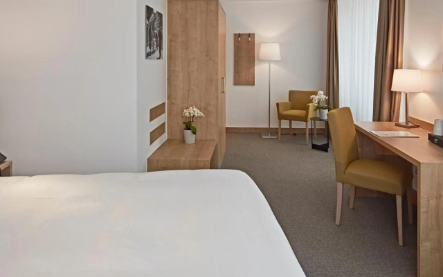 City Hotel - Image 6