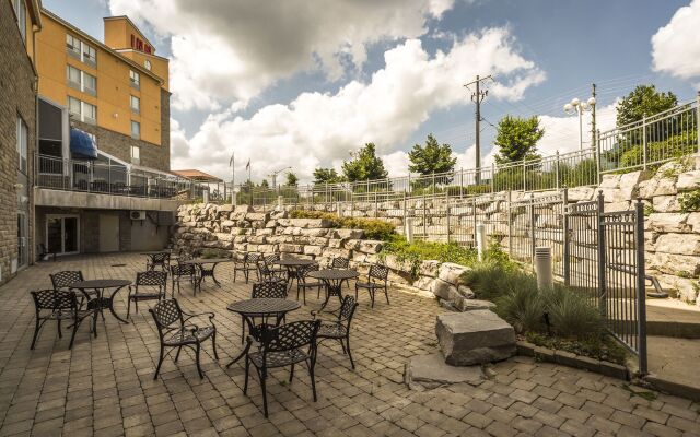 Monte Carlo Inn & Suites Downtown Markham