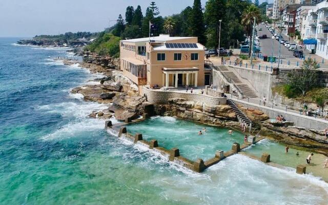 Walk to Coogee Beach Apartment Retreat