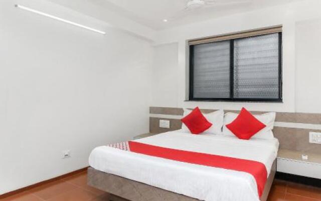 OYO Flagship 22650 Ashirwad Lodge