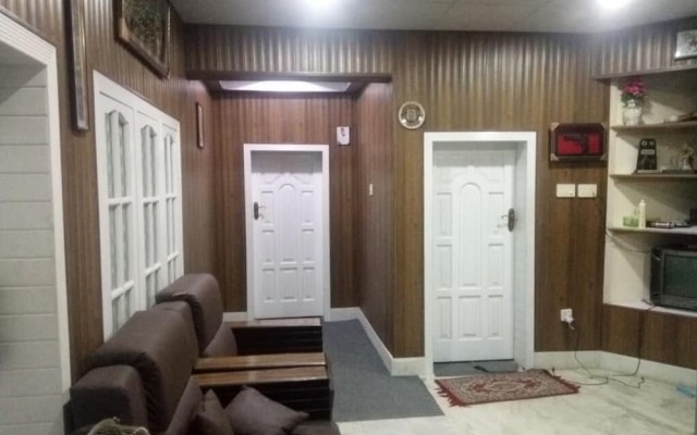 Four Seasons Family Guest House