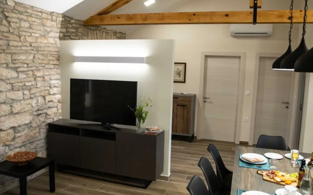 The Poolside Stone House in Bale