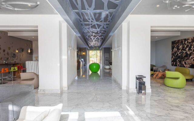 Ag Hotel