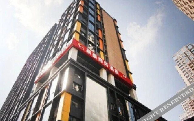Yihao Hotel (Chongqing Renhe Yuehui)(易豪商务酒店(重庆人和金开大道爱琴海店))