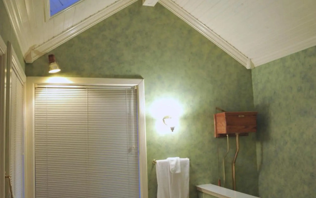 McCloud Hotel
