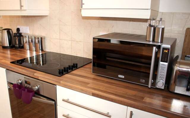 Cotswolds Valley Accommodation-Excl Prop