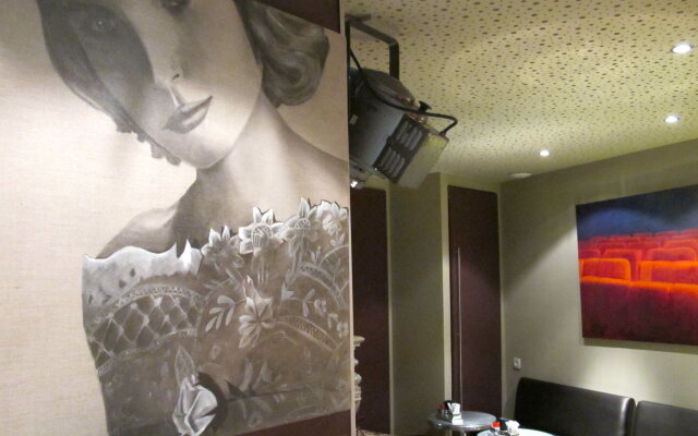 7 Art Hotel Cannes