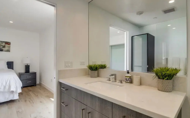 Spacious San Diego Loft wParking