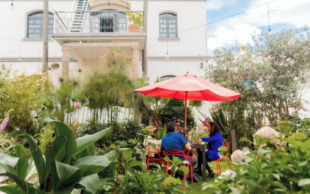 La Banksia Hotel