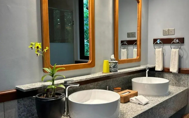 Ambong Pool Villas