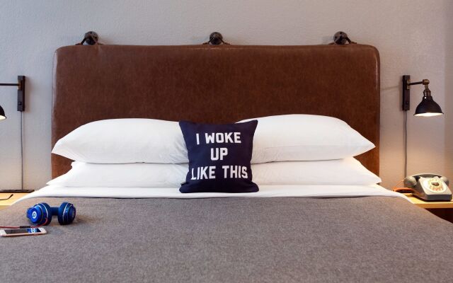 MOXY Seattle Downtown