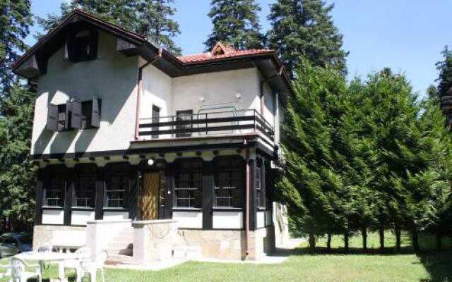 Villa Adis