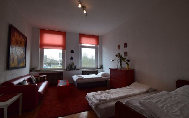 Tolstov-Hotels Large 3,5 Room Apartment