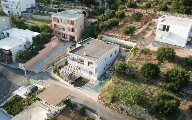 Bilić S