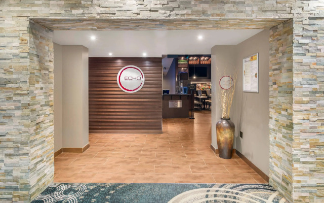 Clarion Hotel & Suites