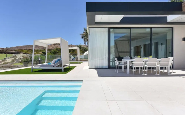 Villa in Salobre With Pool & Golf Nearby