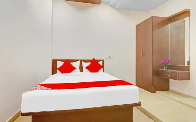 OYOFlagship 80467H Hotel R Square