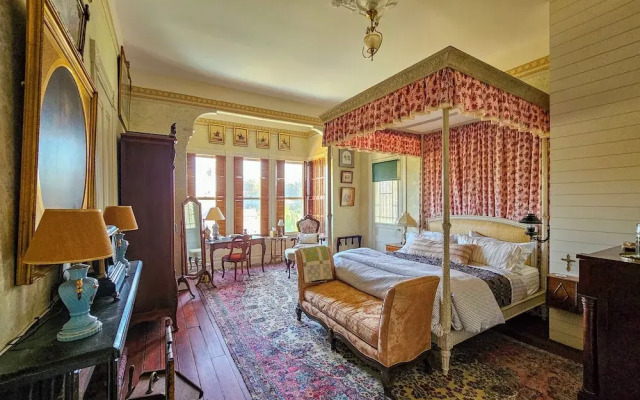 The JD Hyde Historic Inn