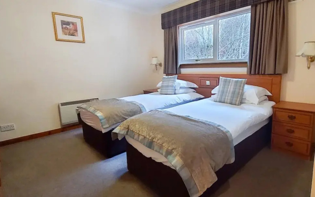 Loch Rannoch Highland Club Otter Lodge 02