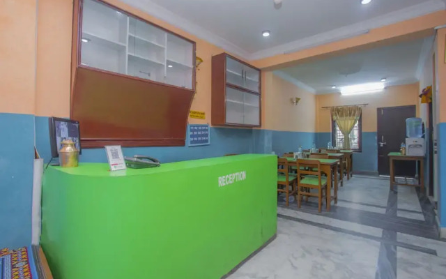 SPOT ON 571 Hotel Ashim