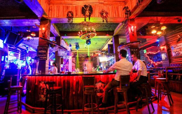 Seventeen Saloon Hotel