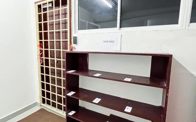 OYO 90572 J Hotel Masjid India