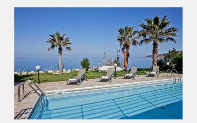 Kallinousa Beach Villa