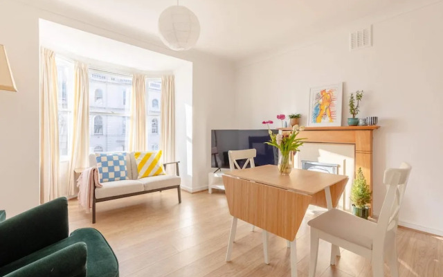 Spacious 1BD Flat 5 Mins to Paddington Station!