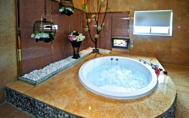 Hefeng Motel