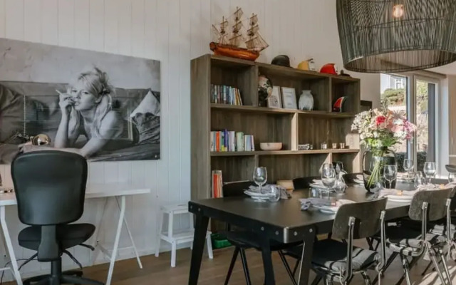 Stylish Holiday Home Close to the Beach