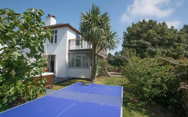 Bag-end House 7 Bedrooms, Sleeps 14, Hot Tub