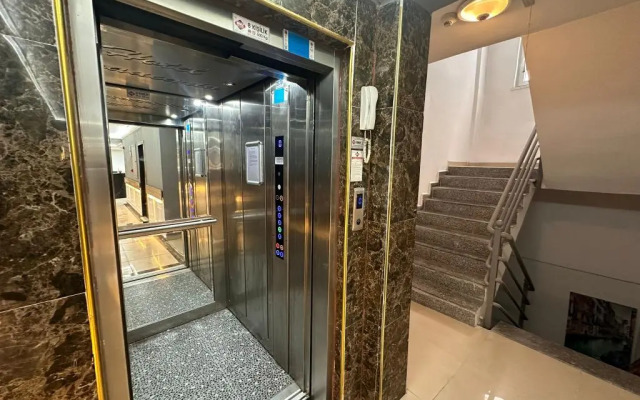 Royal Ezel Hotel