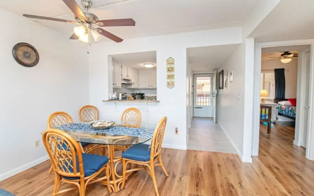 1206 Courtyard Villa 2nd Fl S