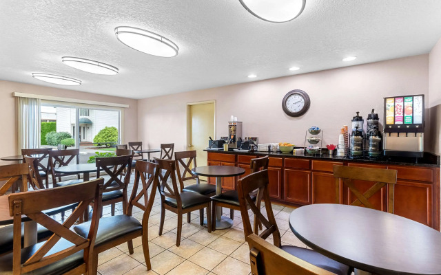 Quality Inn & Suites Vancouver - Hazel Dell