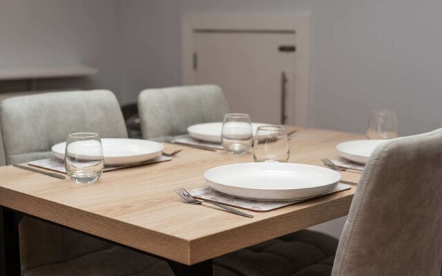 Bright & Chic St John's Hill Duplex