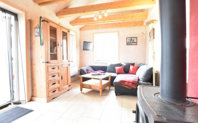 Bezauberndes Ferienhaus in Ruehn am See