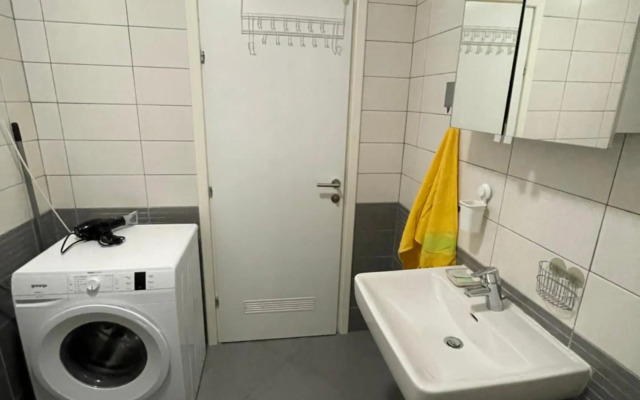 Large Modern Flat with Balcony - Lake Jarun