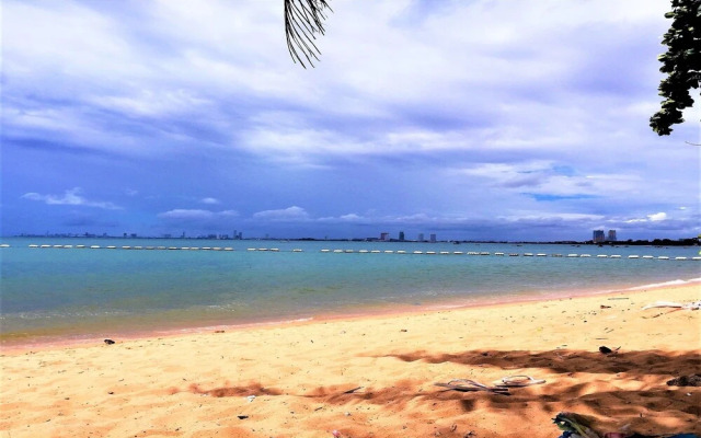 Bang Saray - Lake & Pool Views