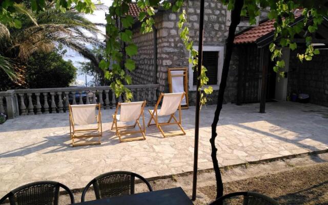Muki's House- just 50m from the beach