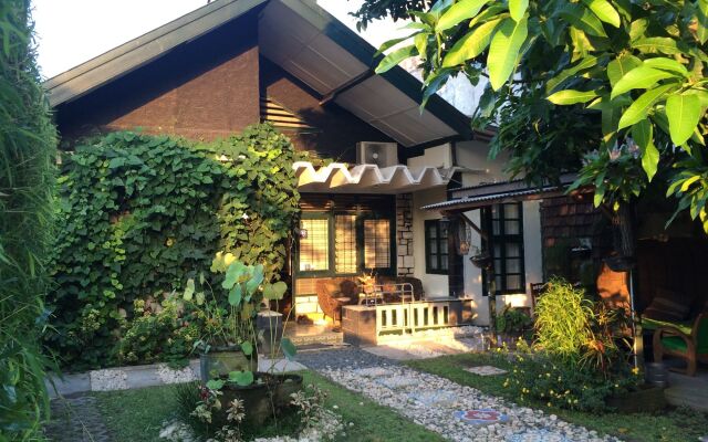 Mango Tree Dipudjo Homestay