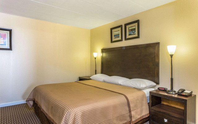 Travelodge by Wyndham Suites Virginia Beach Oceanfront