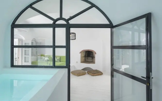 Nano Oia Canaves