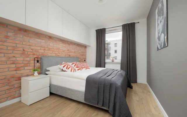Green Apartment with Parking by Renters