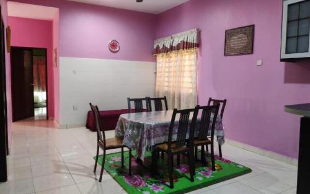 Umaira Meru Raya Homestay