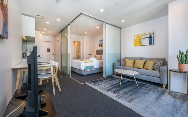 Ehome - Central CBD Romantic Apartment, Two Blocks from Waterfront